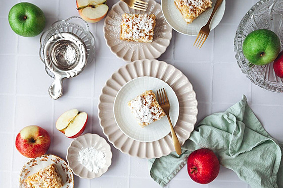 Strouhaný jablený kolá od babiky