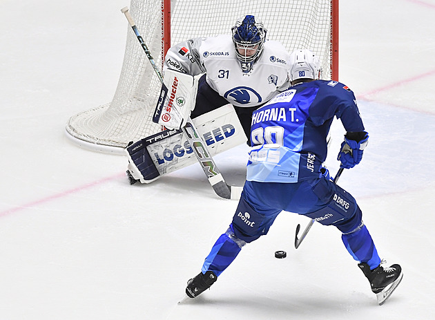 Třinecká jízda skončila v Hradci, Pardubice zničily Kladno, Plzeň zdolala Kometu