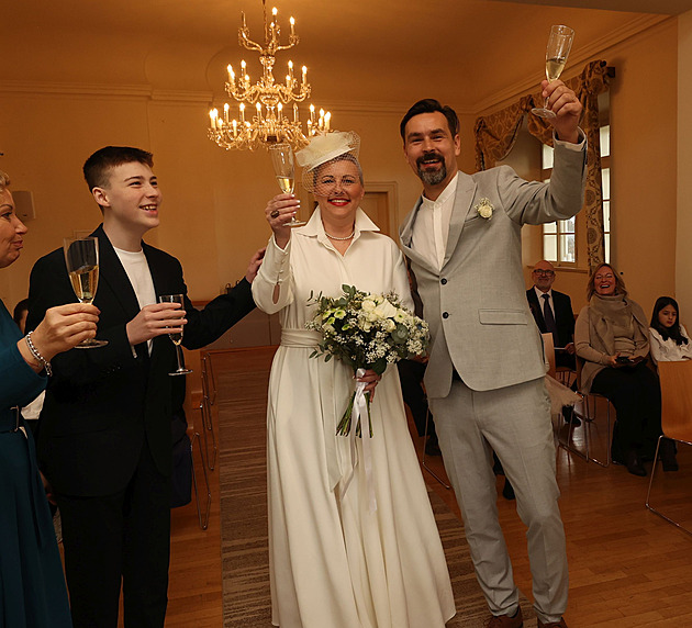 Moderátoři Efler a Lecká do toho praštili. Svatba po čtrnácti letech