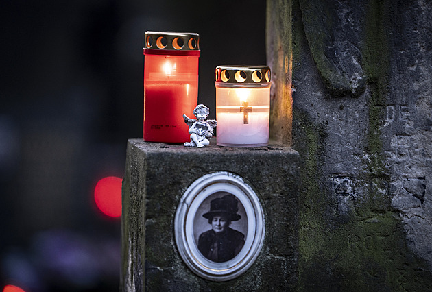 Erben, Topol, Berousek. Výprava za olšanskými „nej“ po setmění