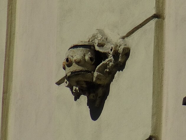 Подвесы верхней линии на доме по улице Фюгнерова GPS: 49.8542467N,...