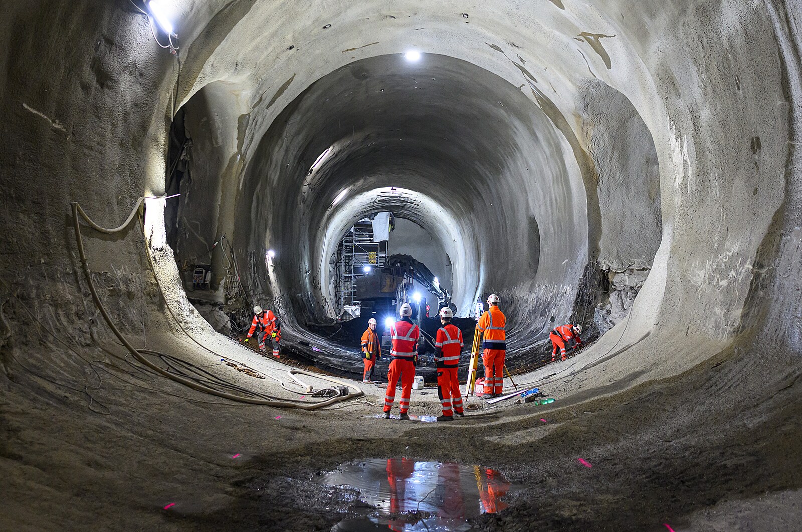 OBRAZEM: Milník pro metro D. První stanice je vyražena, podívejte se dovnitř