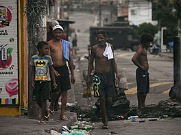 Místo toho, aby byli v�ichni politi�tí odp�rci izolováni pohromad�, usazení sví...