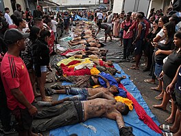 Shoda nepanuje ani v definici toho, kdo z padlých byl vlastn� civilistou....