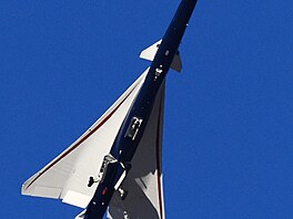 Unikátní tvar letadla je navr�en tak, aby výrazn� sní�il hlu�ný sonický t�esk,...