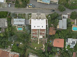 Pístupný je pouze z jedné strany.