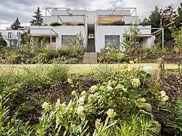 Zahrada s ohnitm je sdílená.