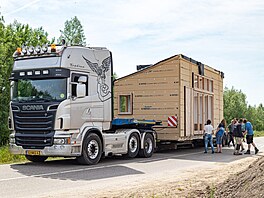 V malém domku na kolekách bydlela sama. Stavba o rozmrech 6,6 × 2,6 metru...