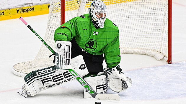 Brank�� Dominik Furch z Mlad� Boleslavi v utk�n� s Litv�novem.