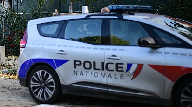 Francouzsk� ��ady zatkly �est lid�, kter� se ve �tvrtek vloupaly do rafinerie na �i�t�n� zlata v Lyonu a ukradly zlato v hodnot� 12 milion� eur (t�m�� 300 milion� korun).