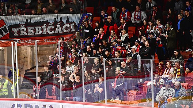 K po�kozen� z�chod� v Hor�ck� ar�n� do�lo b�hem �tern�ho z�pasu Maxa ligy mezi Duklou Jihlava a Hor�ckou Slavi� T�eb��.