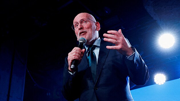 P�edseda koalice Zelen�ch a Strany pr�ce Frans Timmermans oznamuje, �e po v�sledc�ch nizozemsk�ch parlamentn�ch voleb odstupuje z funkce p�edsedy. (29. ��jna 2025)