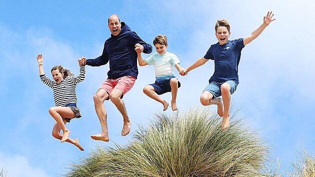 Princezna Kate zve�ejnila svou fotku prince Williama s d�tmi coby p��n� k man�elov�m narozenin�m (21. �ervna 2024)