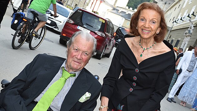 Podnikatel Toni Meggle s manelkou Marinou na Salzburger Festspiele 23. srpna 2024