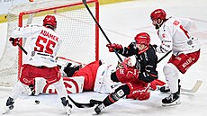 Hradec Králové - Tinec, závar ped brankou host.