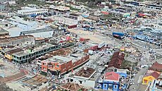 Snímky z pta�í perspektivy zni�eného m�sta na Jamajce. (29. �íjna 2025)