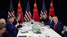 Americký prezident Donald Trump a jeho �ínský prot�j�ek Si �in-pching zahájili...