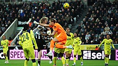 Antonín Kinský p�ibíhá pozd� do souboje s Nickem Woltemadem.