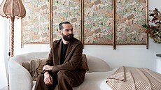 Michal Zapoml vytvoil spolu se svým dvorním interiérovým designérem byt tak,...