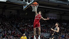 Richard Bálint sme�uje v utkání proti Chemnitzu.