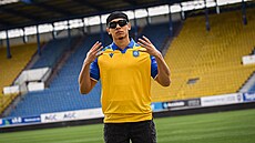 Rapper Katannah v teplickém dresu na Stínadlech.