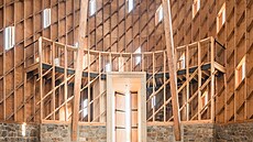 Nosná lamelová konstrukce z tisíce devných prvk tradin spojovaných na epy...