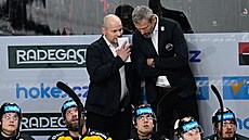 Litvínovtí trenéi Frantiek Ptáek (vlevo) a Jakub Petr.