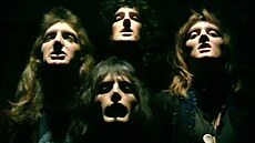 Kapela Queen v klipu k písní Bohemian Rhapsody