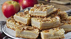 Jablený kolá s mandlovým krémem