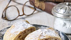 Jablkovo-skoicový závin s oechy