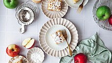 Strouhaný jablený kolá od babiky