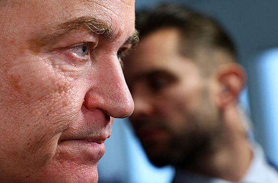 Pedseda Strany pro svobodu (PVV) Geert Wilders hovoí s médii v nizozemském...