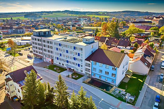 Deset let základní koly, kde poznávání baví