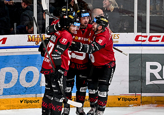 Hrá�i Sparty se radují z vít�zného gólu v prodlou�ení.