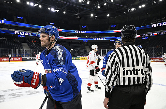 �eský úto�ník Filip Chlapík mí�í po vst�elené brance slavit ke st�ída�ce.