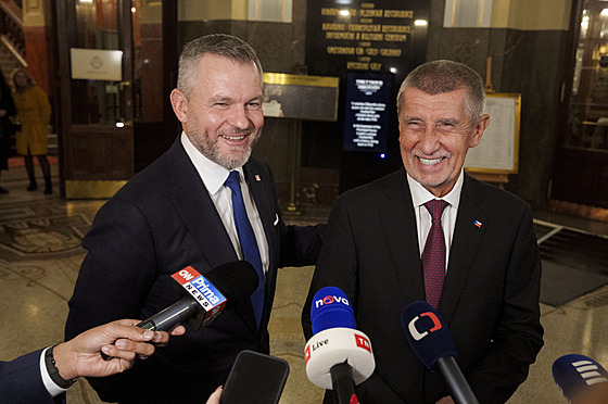 Slovenský prezident Peter Pellegrini a Andrej Babi� (ANO) se se�li u recepce...