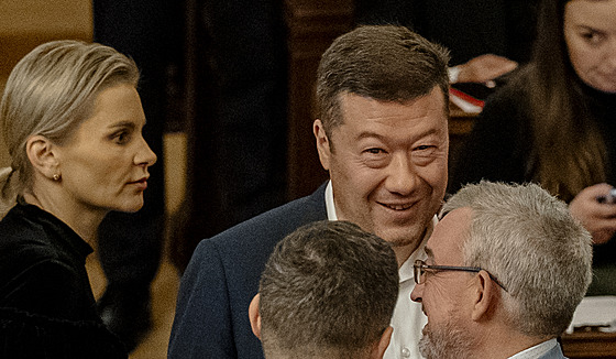 Volbou nového p�edsedy Sn�movny pokra�uje ustavující sch�ze dolní komory...