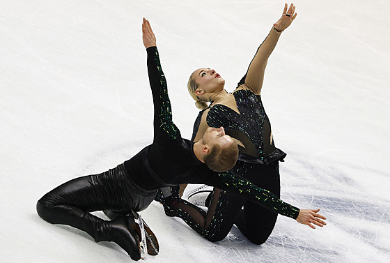 Sourozenci Taschlerovi p�i svém volném tanci na NHK Trophy.