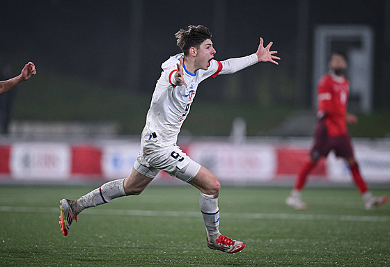 Vít krko slaví branku na Euru U17.