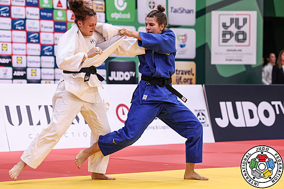 �eská judistka Julie Zárybnická (vlevo).