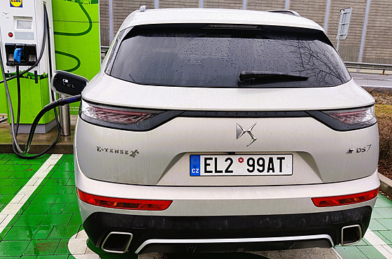 Obnovitelné zdroje: Elektromobily p�írodu nezachrání, pokud se budou dobíjet...