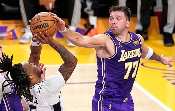 Stephon Castle ze San Antonio Spurs proti Los Angeles Lakers neusp�l,...
