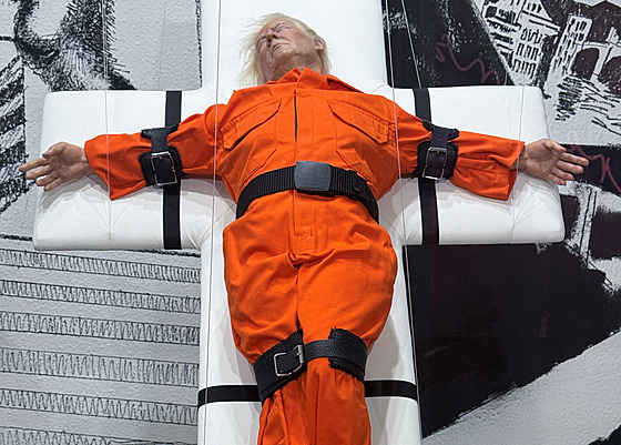 Ve výcarské Basileji je k vidní realistická socha amerického prezidenta...