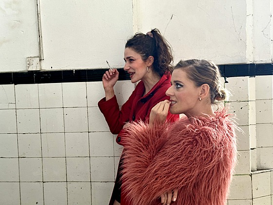 Julie Stejskalová a Sandra �ernodrinská v nezvyklém projektu Té tm� utíkám Ve...