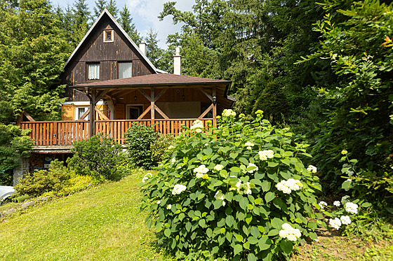 Chati�ka si vy�ádala spoustu �asu a úsilí, to v�e se ale man�el�m bohat�...