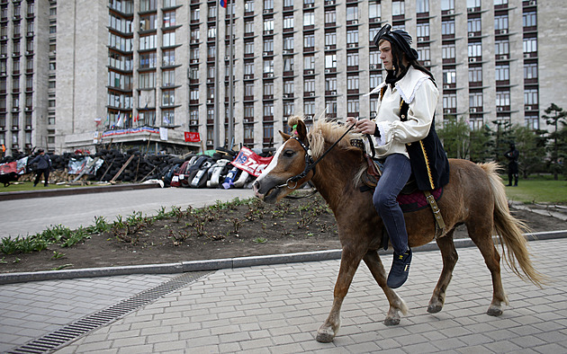 Co s okupovanými částmi Ukrajiny? Moskva tam chce nastěhovat 114 tisíc Rusů