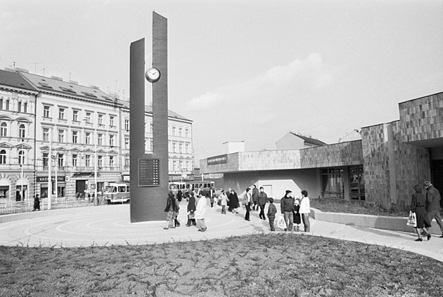 Před 40 lety začala jezdit nejmladší, „žlutá“ linka metra. A zrušily se turnikety