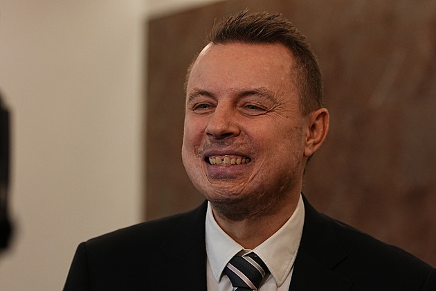 Zveřejnění Rajchlova intimního videa je nelegální, tvrdí Malá. Zdechovský chce rezignaci