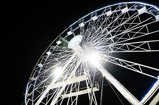 V Olomouci se porouchalo ruské kolo, hasiči evakuovali lidi z výšky