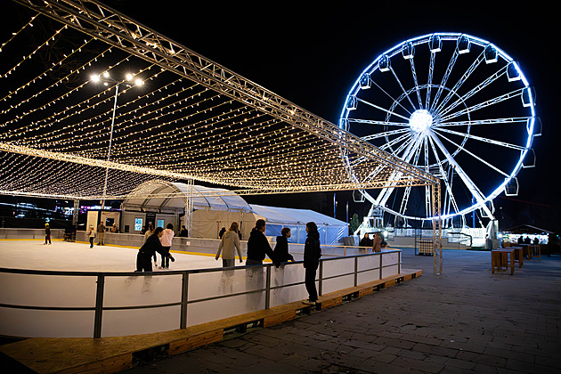 Olomouc si rozbalila dárky ještě před adventem. Už funguje ruské kolo i kluziště